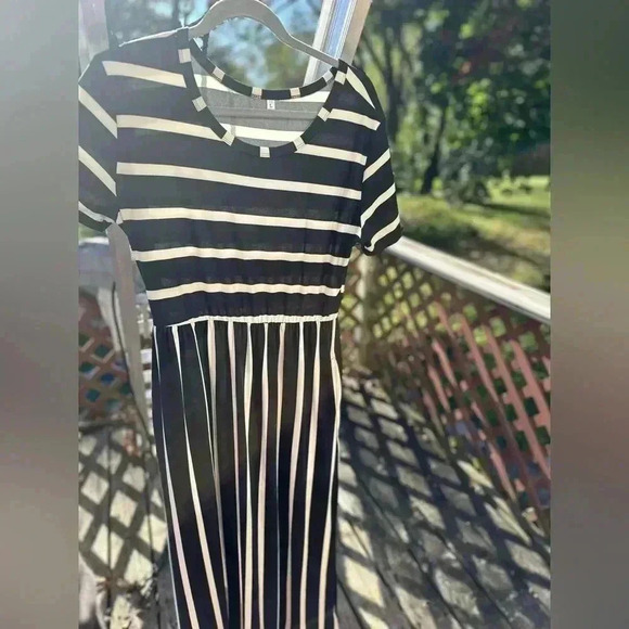 Black And‎ White Stripped Maxidress With Pockets Size Large - Picture 1 of 6